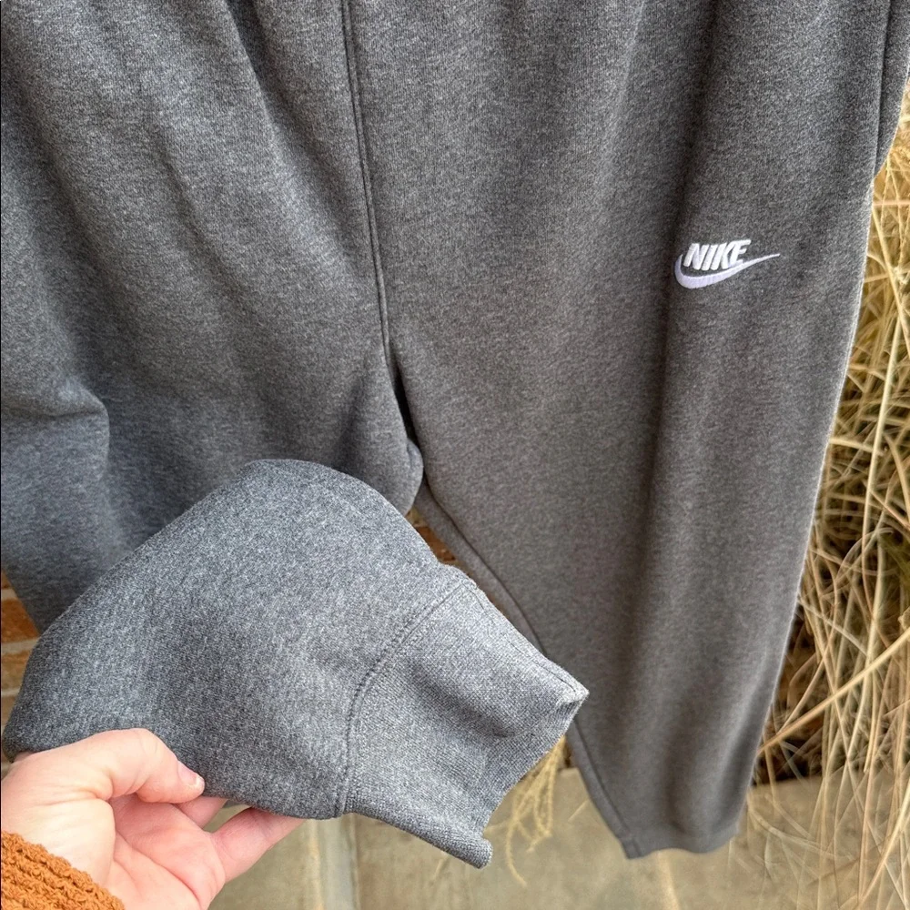 Nike Men’s M Sportswear Club Fleece Jogger pants in Charcoal Gray